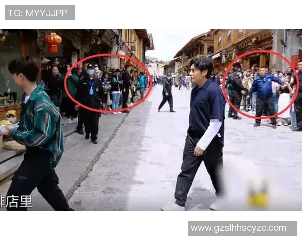 足球明星挑战极限技能赛绕障碍物展现超凡球技与灵活反应